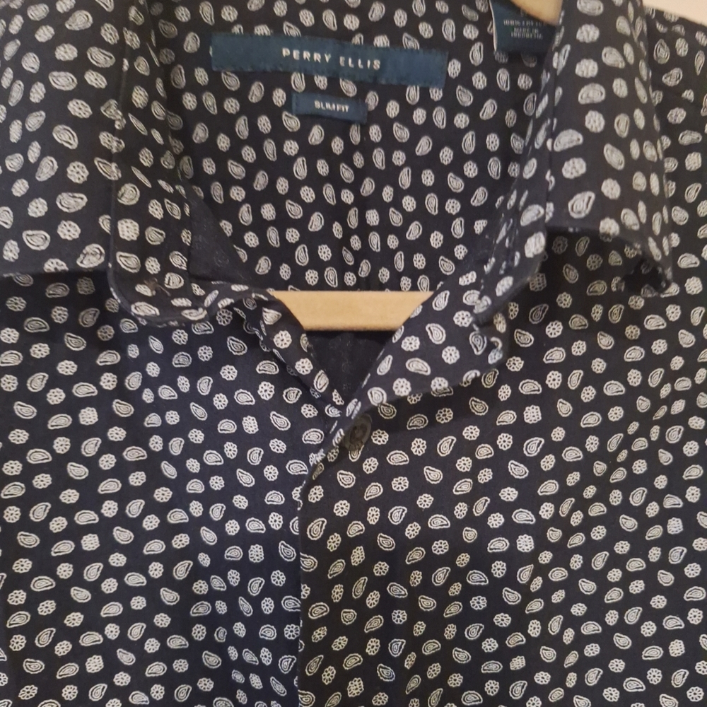 Perry Ellis slim fit size small men's button down dress shirt dark blue paisley